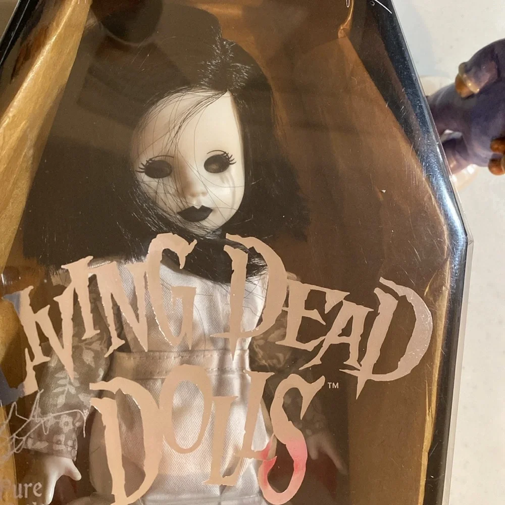Living Dead Dolls Series 34 Coalette